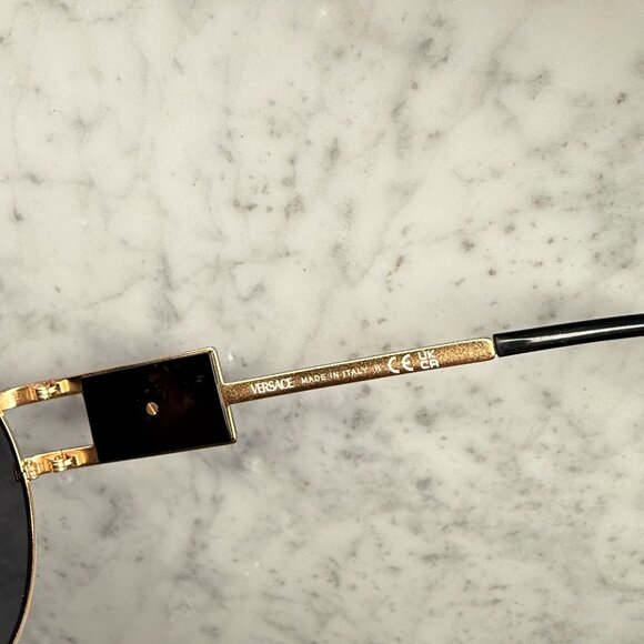 Versace VE2252 Pilot Sunglasses - Picture 5 of 5